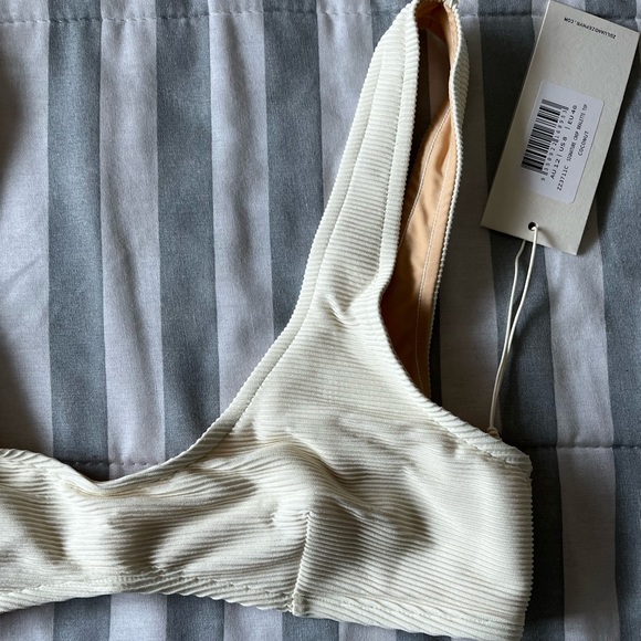 Zulu and Zephyr Bikini Top - Picture 2 of 4